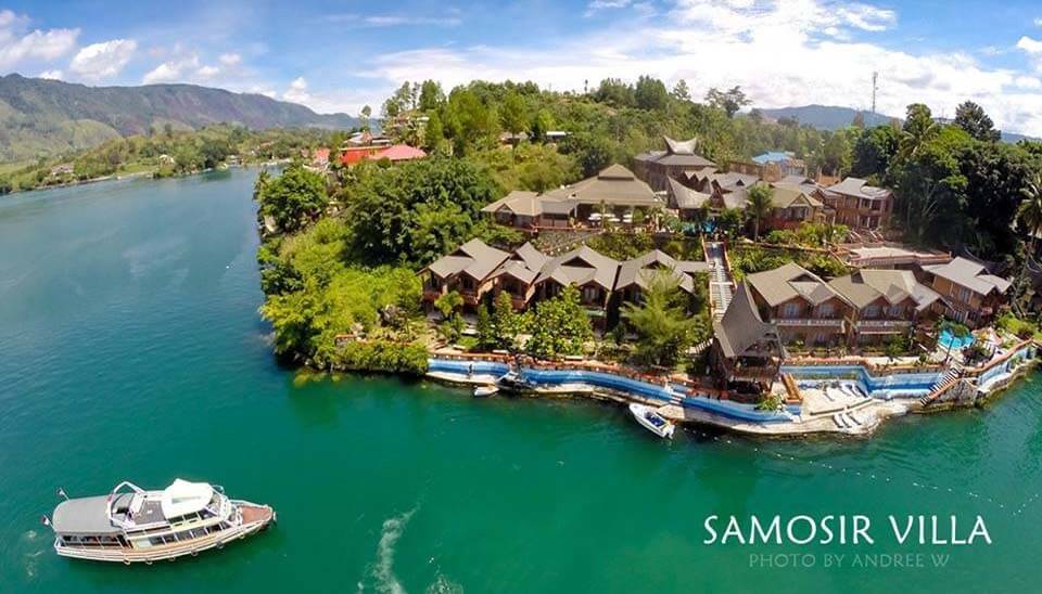 Pemandangan Samosir dan Danau Toba